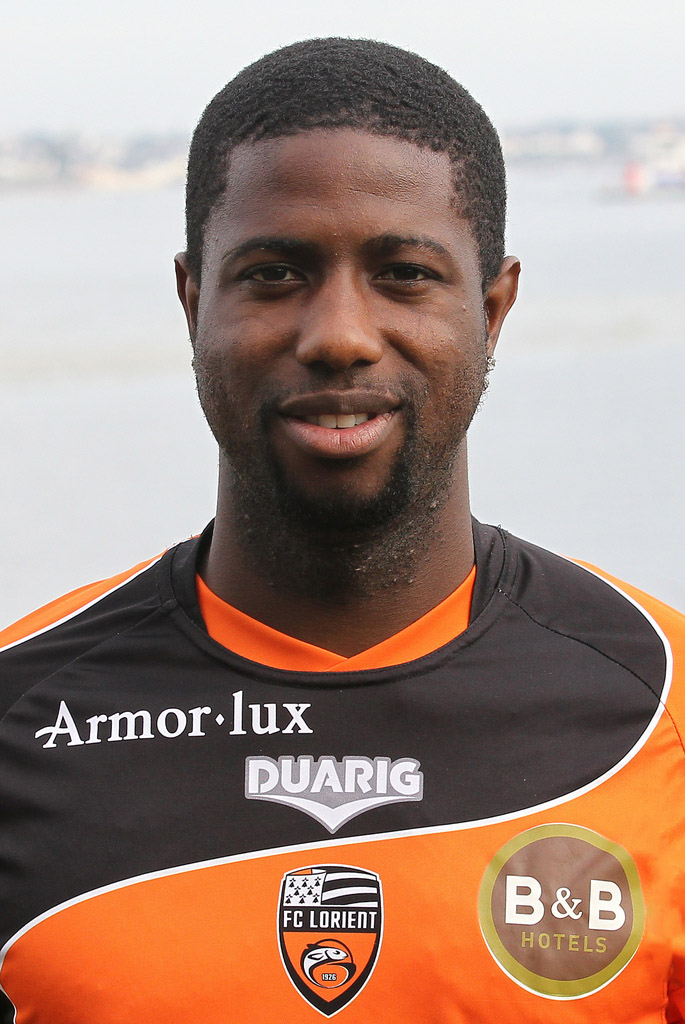 Arnold Mvuemba