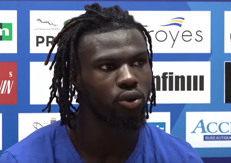 Mama Baldé en conférence de presse avec Troyes en 2021